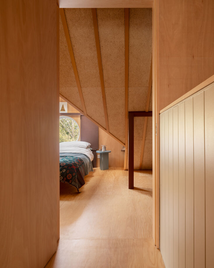 an expandable bed from moebe, made with a welsh quilt that also came with the h 32