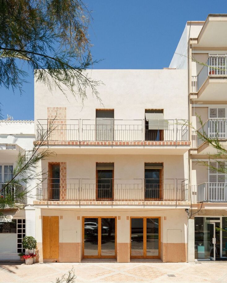 the architects describe the existing building in the town of can picaforte as & 17