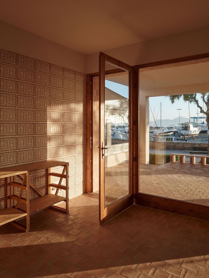 the interiors are as uplifting as the surrounding landscape. the architects emp 18