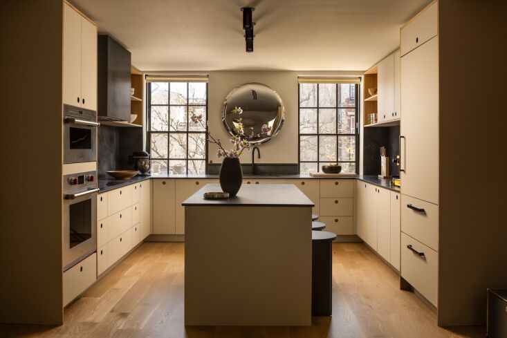 kevin situated the kitchen in the front of the building—\2\2\1;he repe 27