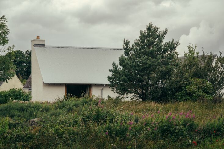 a wider view of iorram within the local landscape. photograph by murray orr for 20