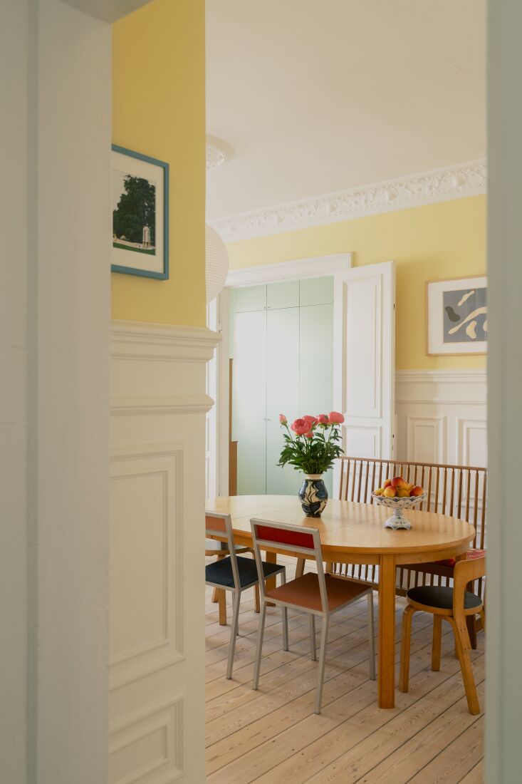 the yellow paint is farrow & ball dayroom yellow no. \233: \2\20;we 20