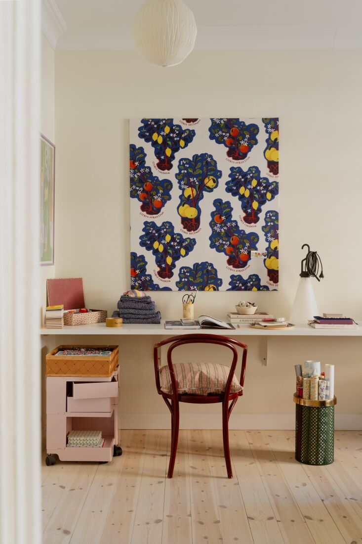 cecilie\2\17;s home office is designed with a kaare klint \10\1 pendant 27