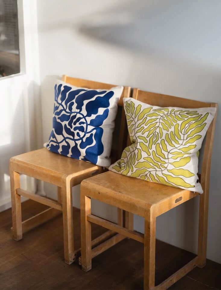 linnéa andersson\2\17;s made in india leaves embroidered cushion covers 24