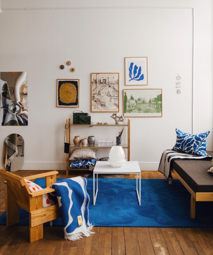 the sitting area is anchored by local artist linnéa andersson\2\17;s co 21
