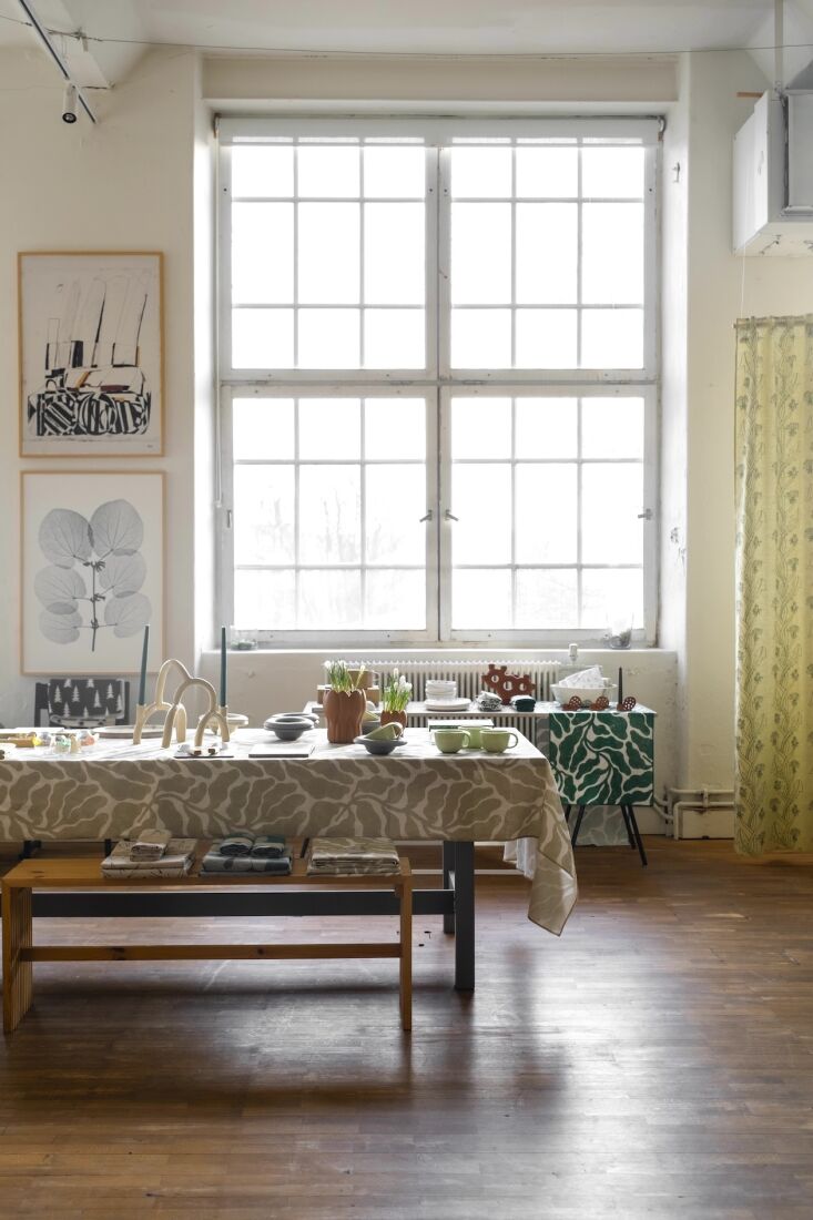 a leaves linen tablecoth in sand, \$\203, and leaves linen runner in green, \$7 23