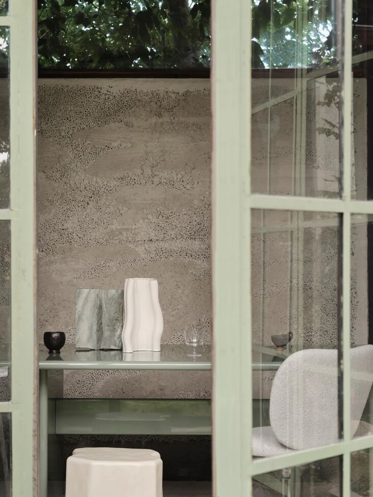 subtle color, rounded edges, and a glossy finish: i saw lacquered dining tables 29