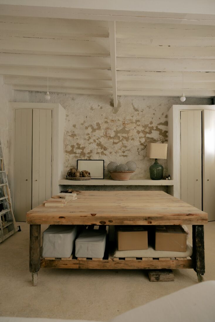 colin built the worktable out of pine scraps and added wheels from a flea marke 24