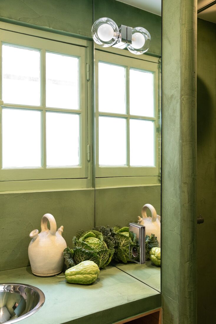 borgia grew up in her family\2\17;s house in corsica, where every room w 23