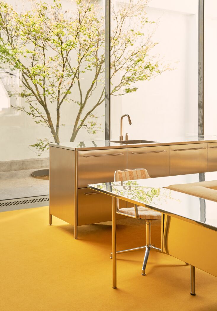 the stainless trend shows no sign of slowing down, as evidenced by this playful 24