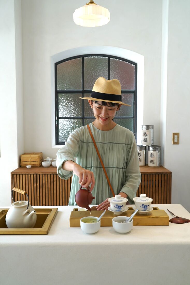 arwen grew up in alishan, one of taiwan\2\17;s most celebrated tea regio 23