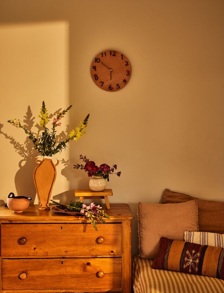 “i made my first clock as a way to avoid looking at our phones,\2\2\1; 23