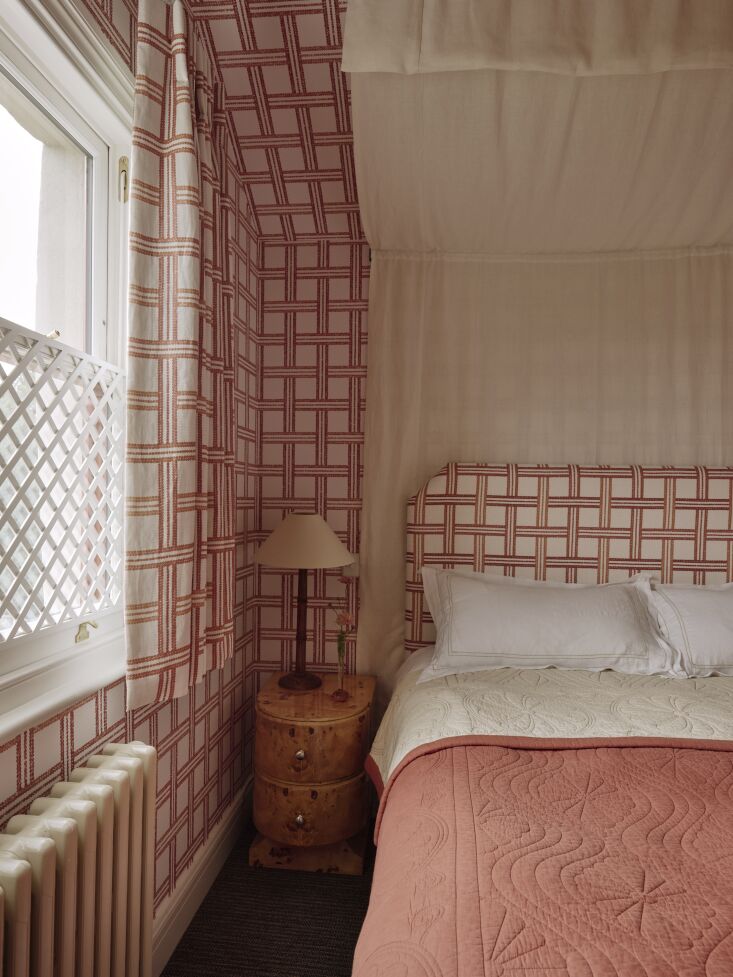 the quilted bedcover is by beata heuman. 38