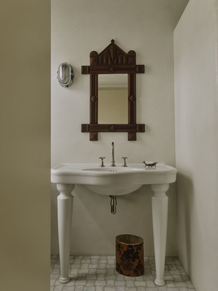 the carved wooden mirror in the bathroom was sourced from bohome interiors. 35