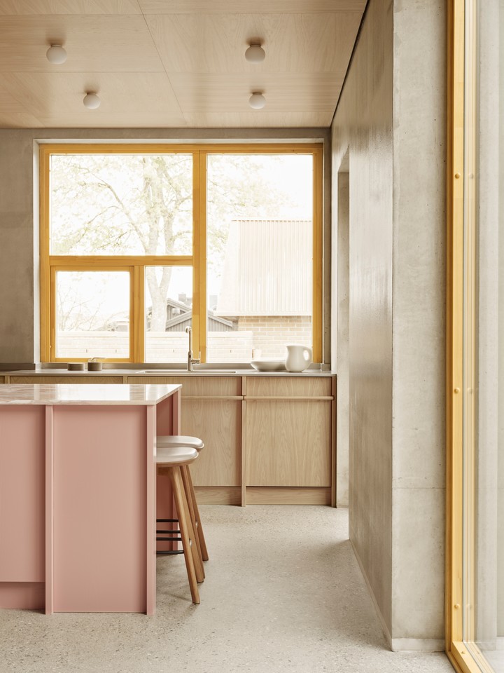 it helped that the homeowners were open to unexpected color choices. \2\ 18