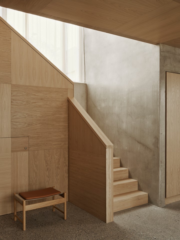 the staircase just beside the kitchen is done in an oak veneer set in different 23