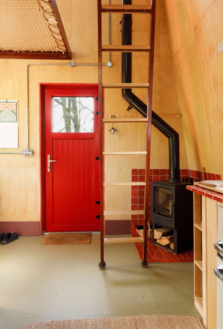 the interior is finished with plywood, glazed tiles, and marmoleum flooring. th 19
