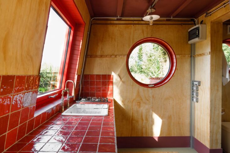 rosanna sealed the cabin\2\17;s two porthole windows herself—\2 20