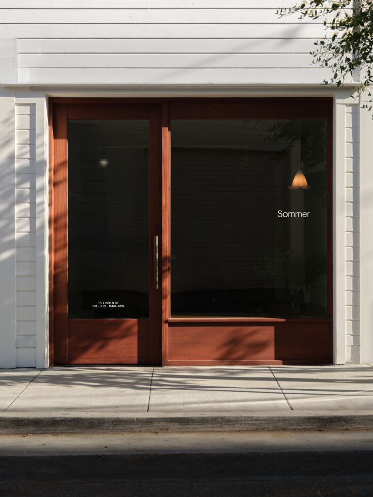 sommer is located at 3\27 linden street, an alley like street in san francisco& 17