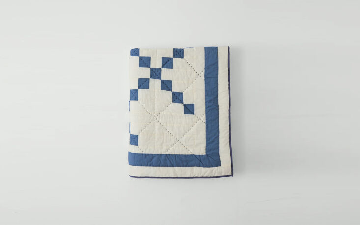 i\2\17;ve been looking for an heirloom quality quilt to drape over the b 18
