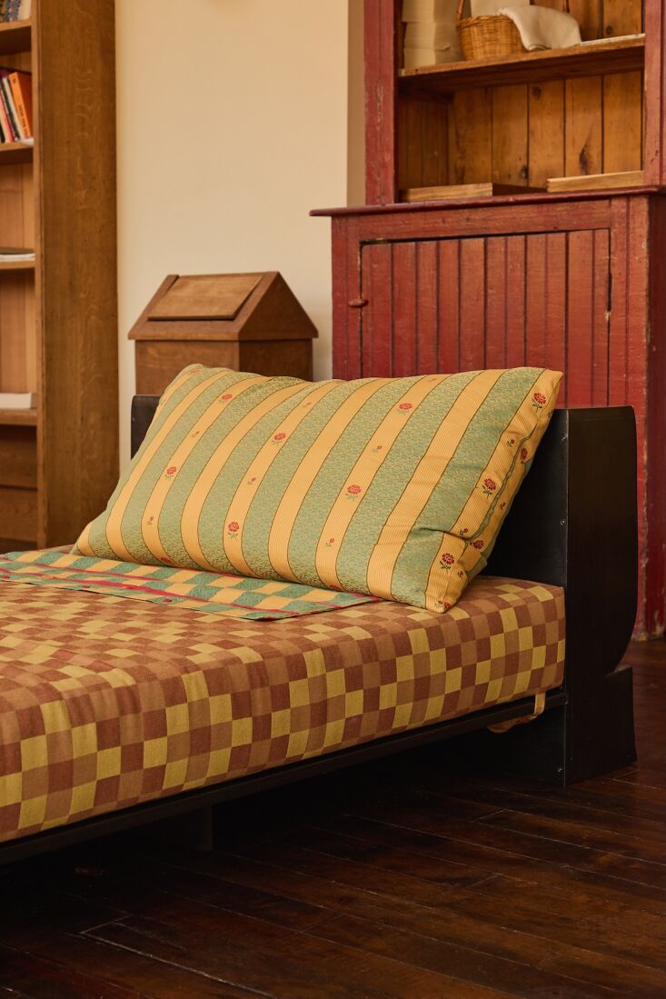 the daybed is the work of hawa al najjar, an iraqi british multimedia artist an 32