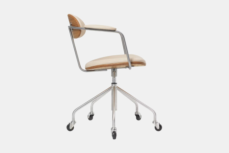 the carl hansen & søn ch6\2\1 swivel chair upholstered in ecru leather is  20