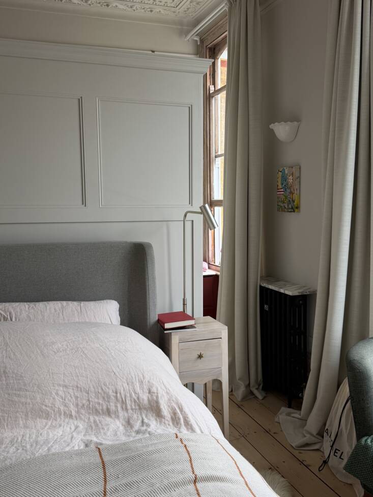 leanne\2\17;s bed dressed in her favorite linens. 29