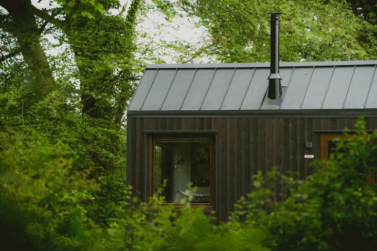 duchas is an\2\2\1;off grid, solar powered cabin for two on the banks o 29