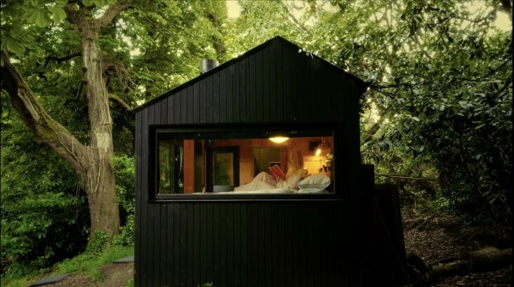 the cabin is built for analogue living—\2\2\1;for reading for hours wi 24