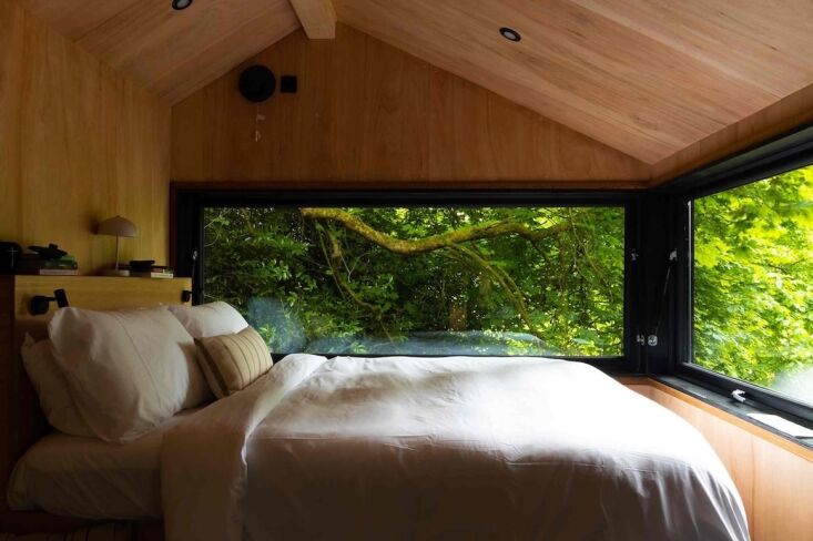 enclosed by greenery, the bedroom has the feeling of a treehouse. 26