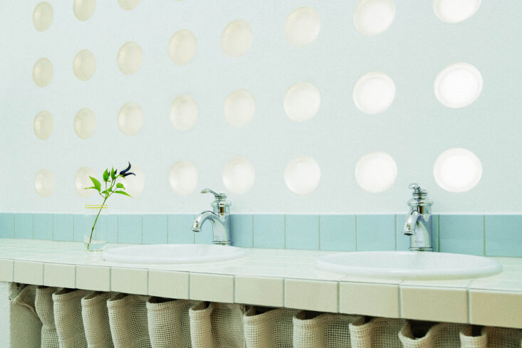 the glass blocks \2\20;form a true wall of light,\2\2\1; says sul 26